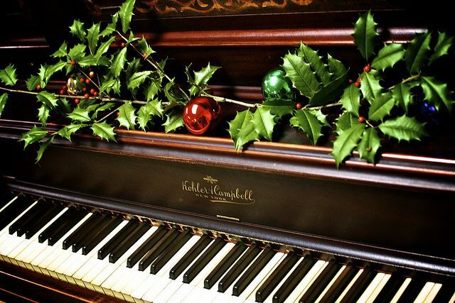 <span style="font-weight: bold;">Anthony Swanson, The Holiday Party Pianist, will create the perfect ambiance with his live piano music.</span>